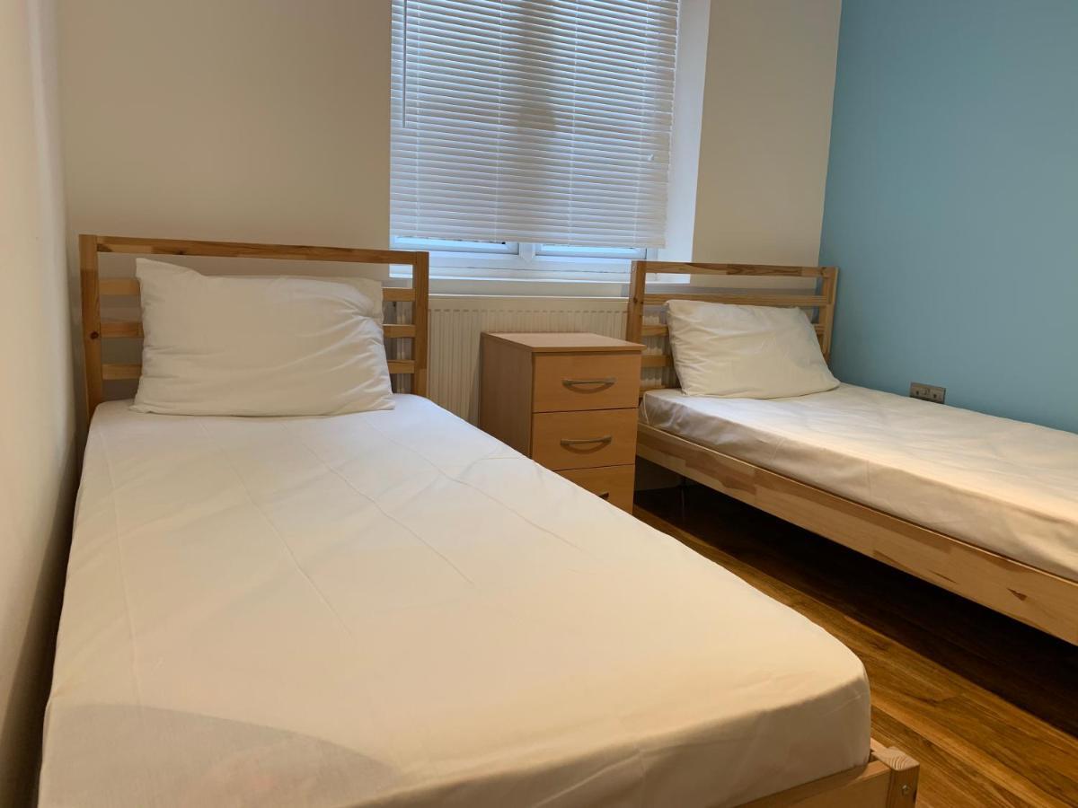 Quarto Twin Standard com Casa de Banho Partilhada
