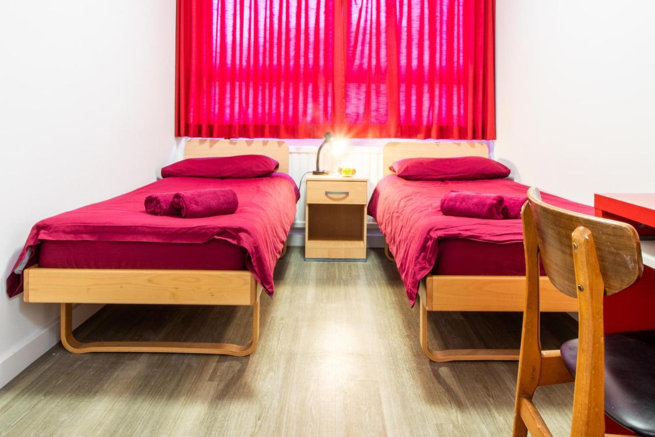 Quarto Duplo com Casa de Banho Partilhada