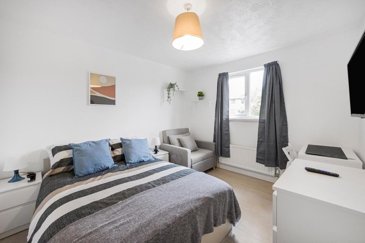 Quarto Triplo com Casa de Banho Partilhada