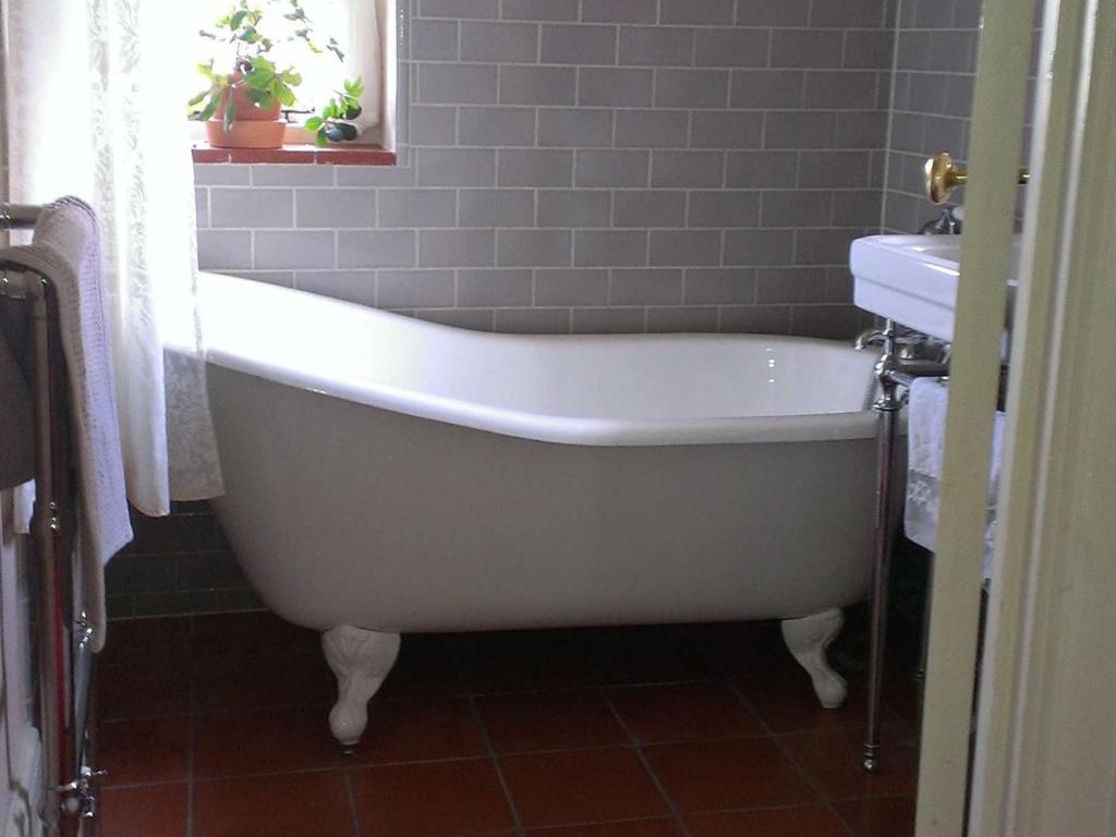 Small Single Room