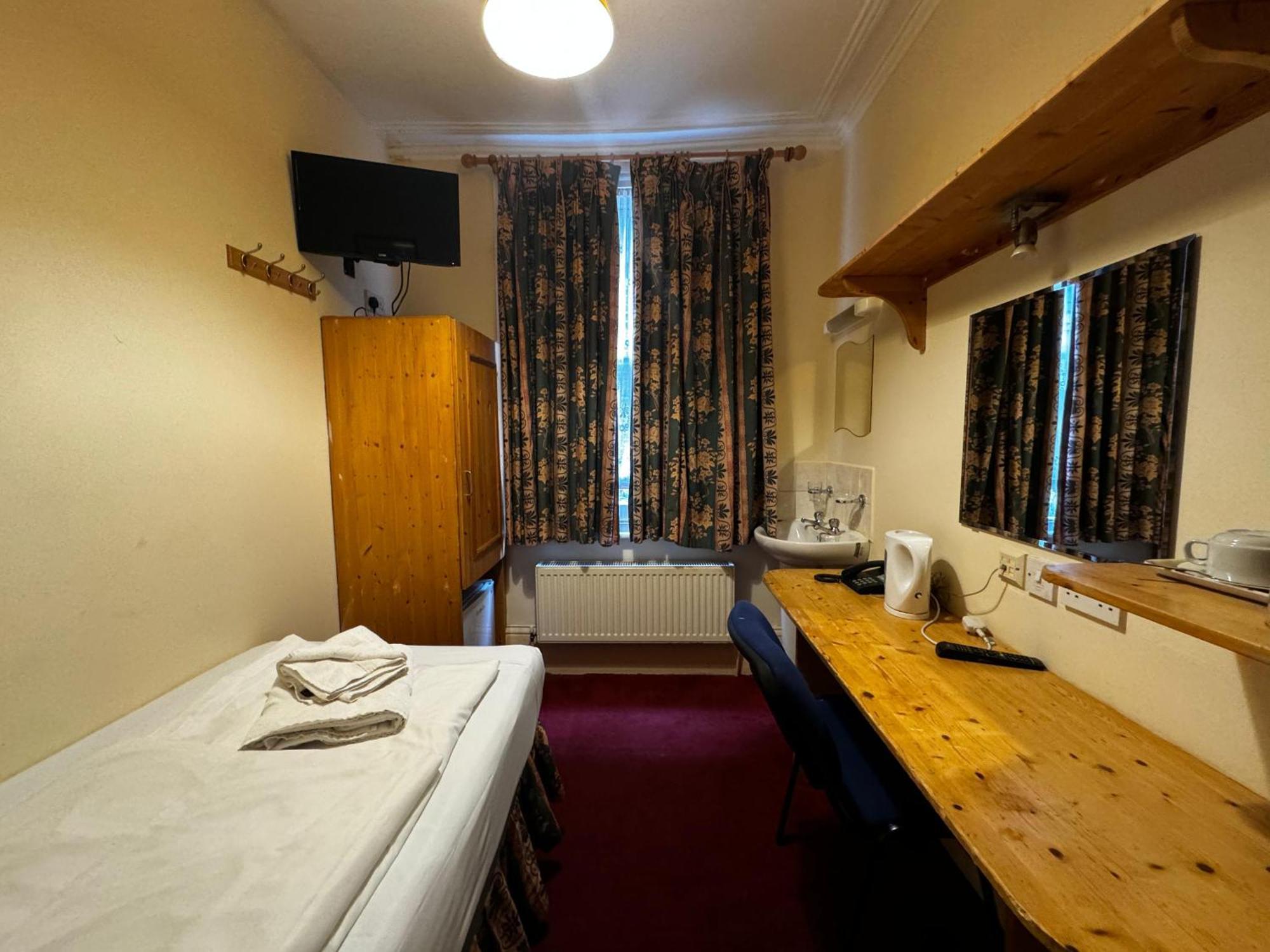 Single Room with Shared Bathroom,1636738066:JPEG