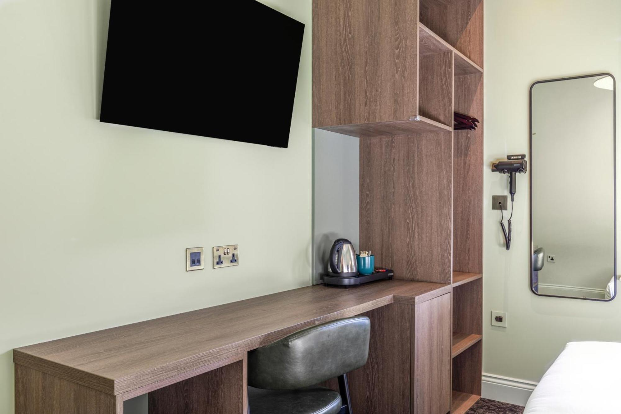 Twin Room Private External Bathroom