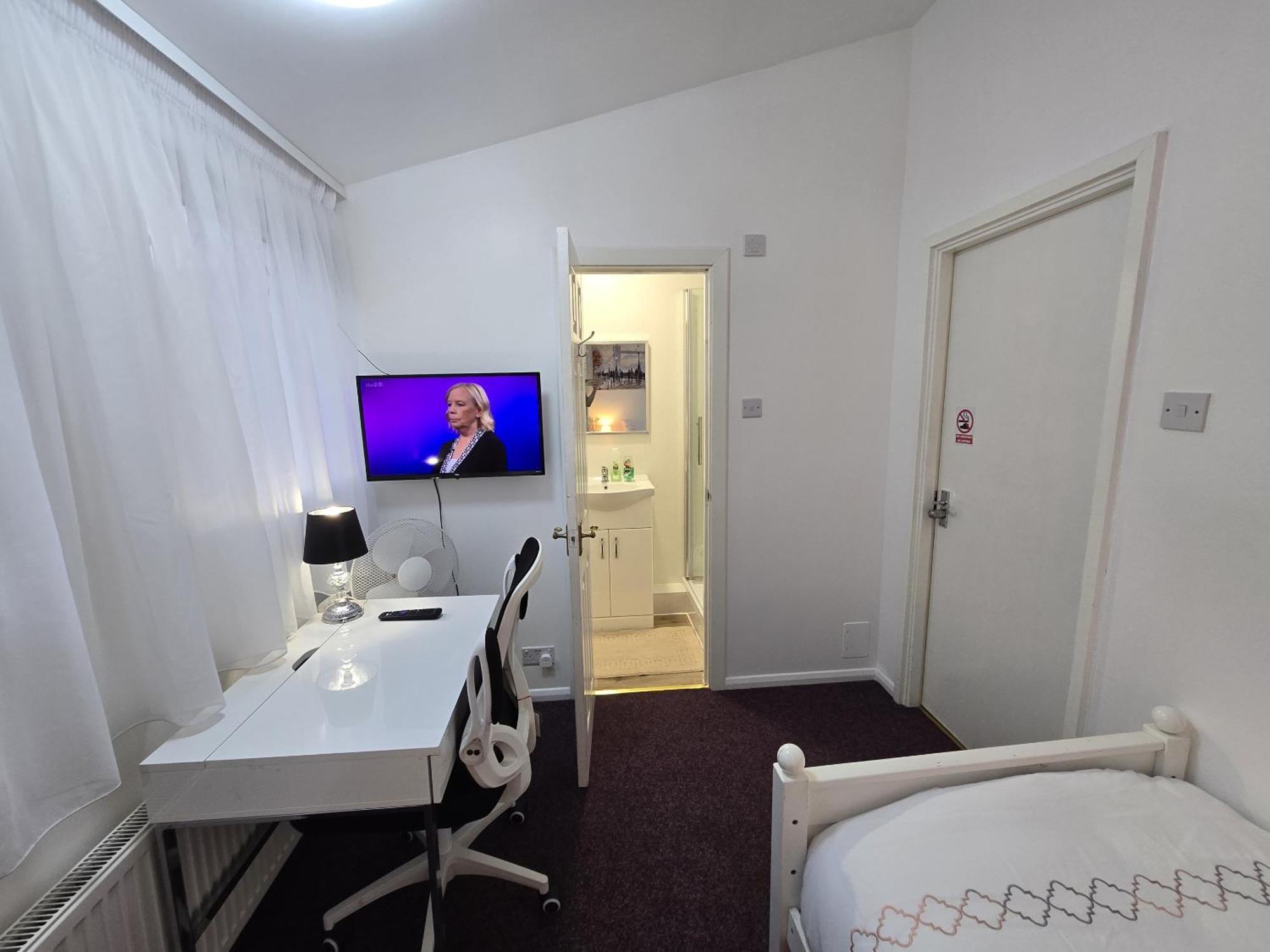 Standard Single Room Shower