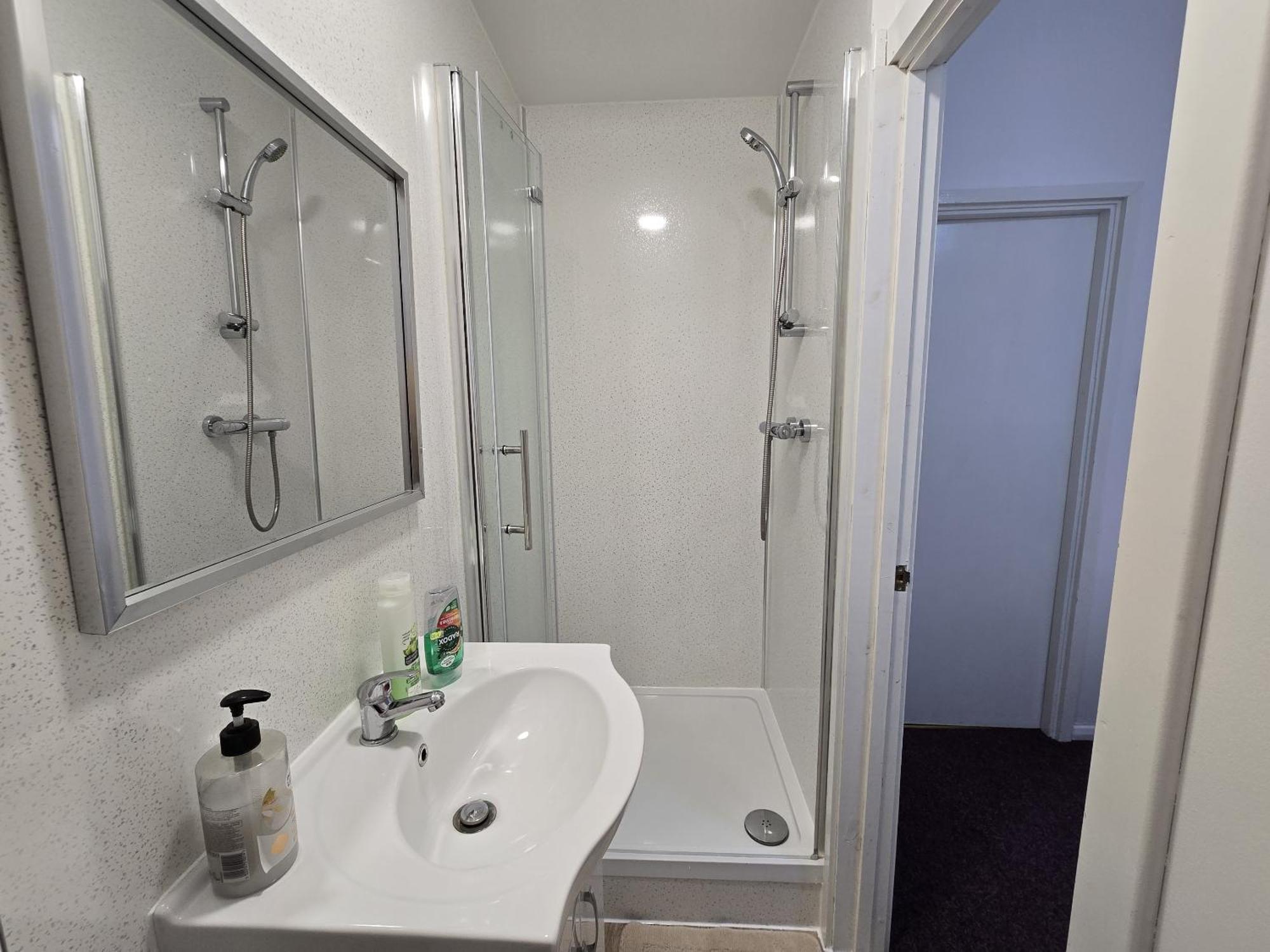 Standard Single Room Shower