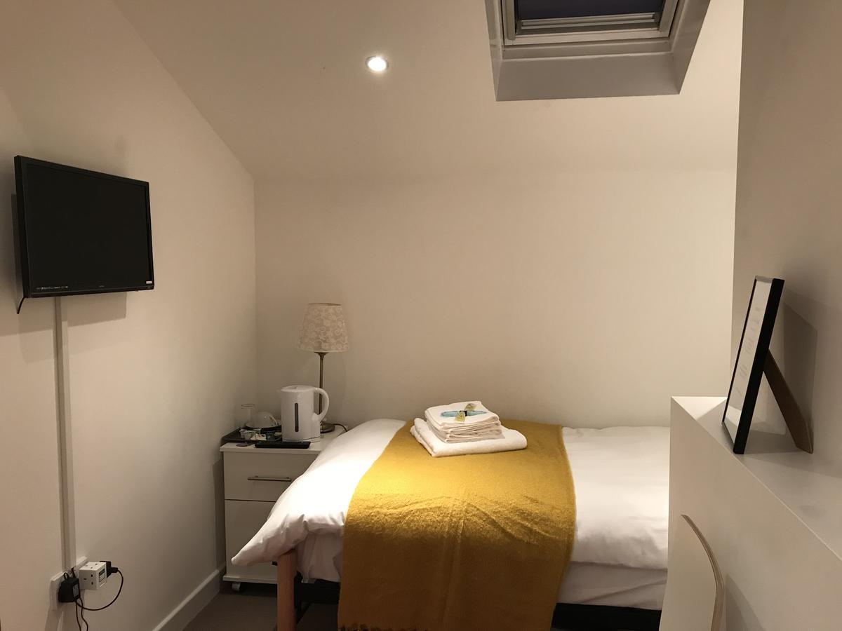 Quarto Individual com Casa de Banho Partilhada