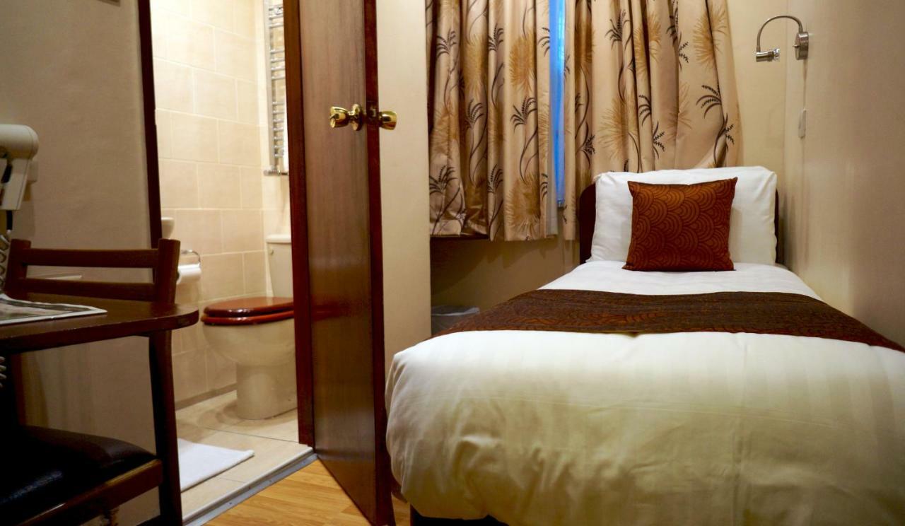 Single Room,836066711:JPEG