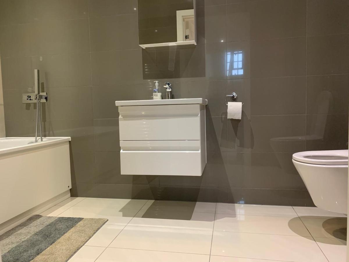 Quarto Individual com Casa de Banho Partilhada