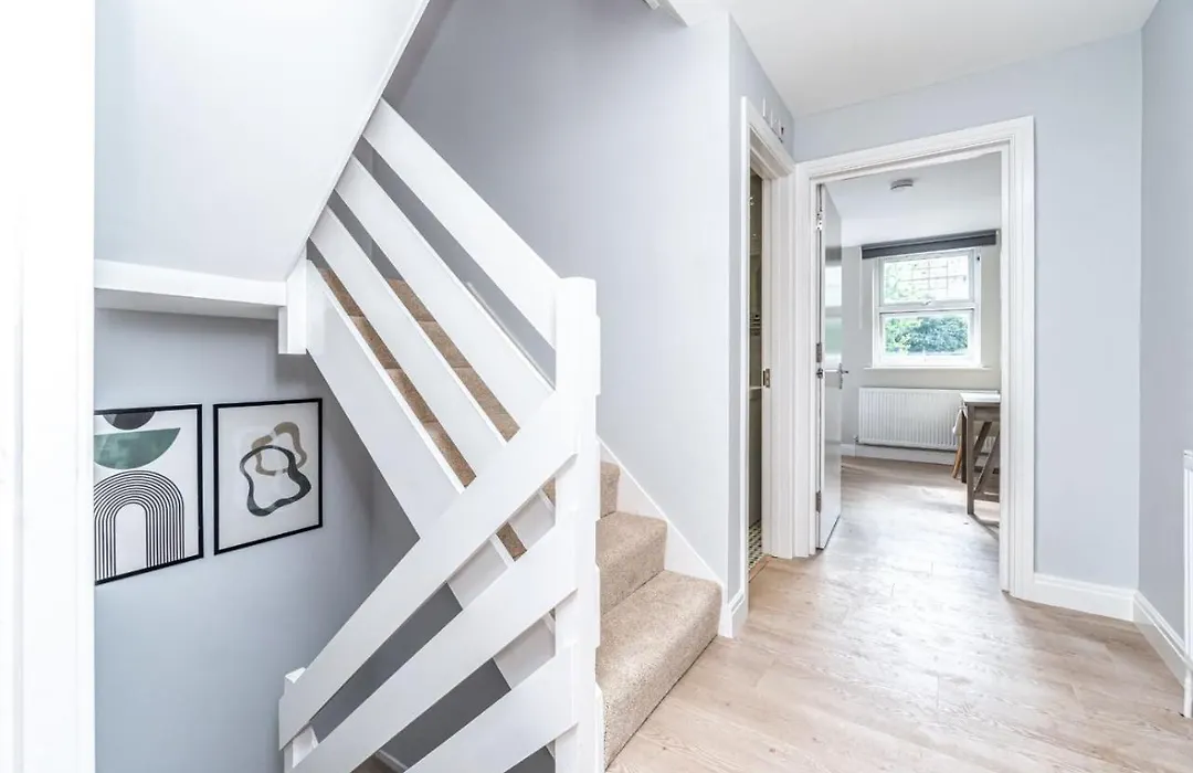 Bright Guest House In Canary Wharf-1
