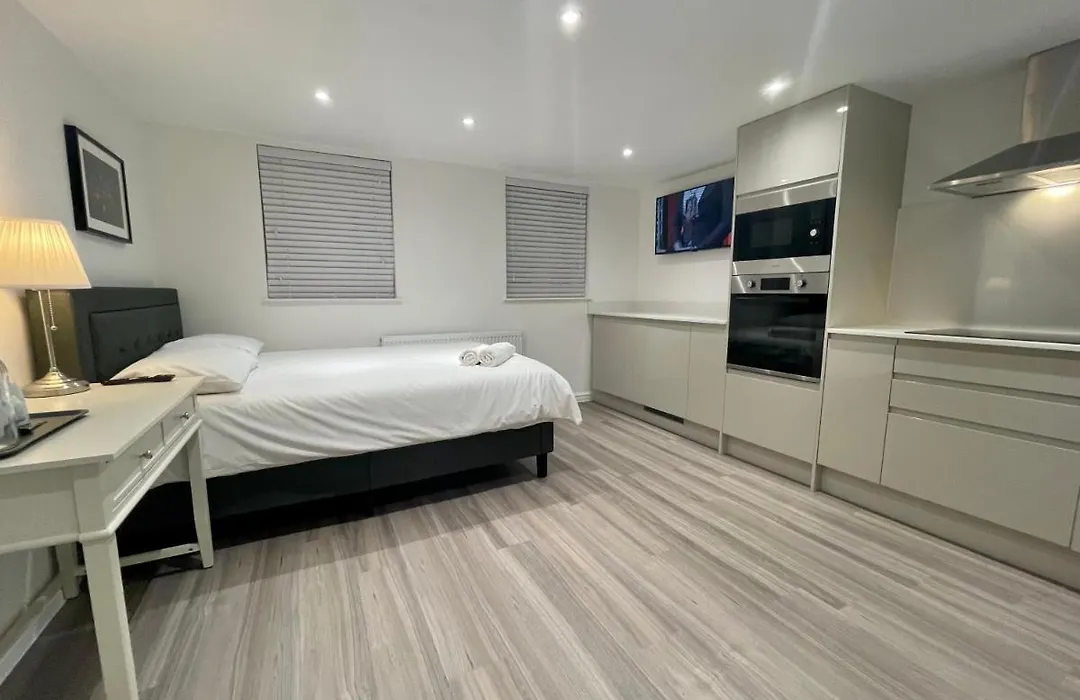 Riverside Studio Apartment Docklands E14-1