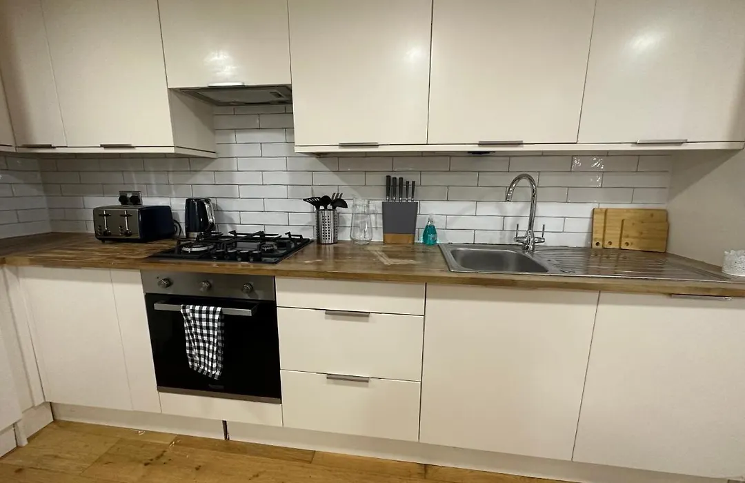 Super 1 Bedroom In A Stunning Apartment With Shared Kitchen And Living Room - 2C The Charteris-1