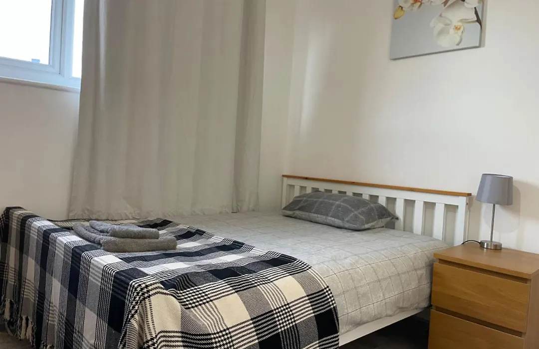 Double Bedroom With Bathroom En Suite In London Docklands Canary Wharf E14-1