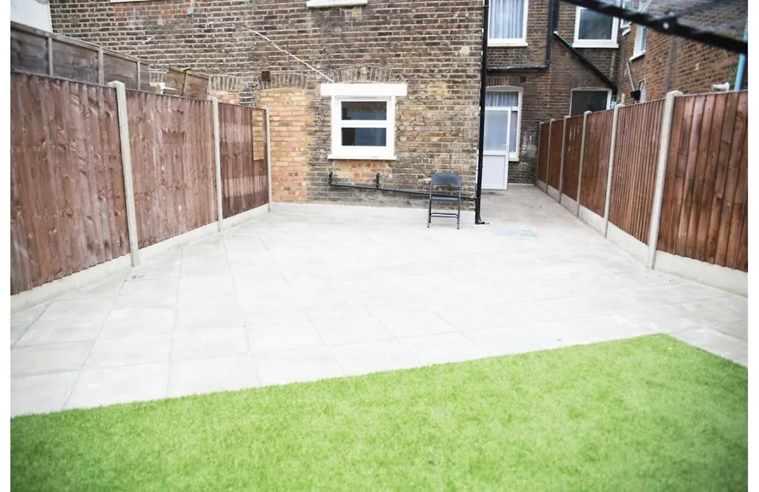 Cricklewood Deluxe Ensuite Room-1