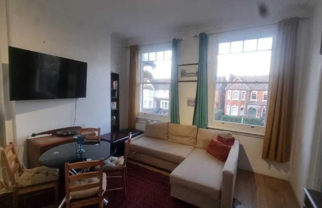 Extra Large One Bedroom Flat With Parking-1
