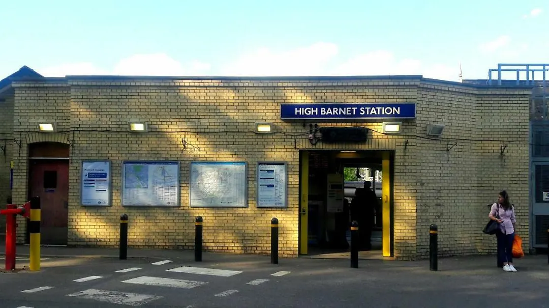 Barnet 3 Bedroom House-1