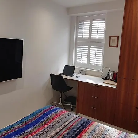Comfortable Room With Ensuite-3