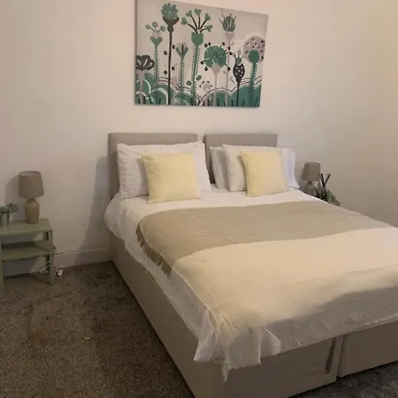 Wandsworth, South London Deluxe King Room 1-3