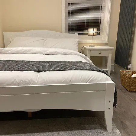 Beautiful Rooms Only Few Steps Away From Bruce Grove Tottenham Stadium-3