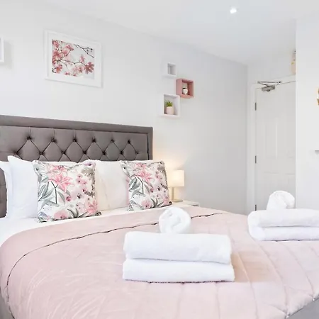 Crystal Palace Suites-3