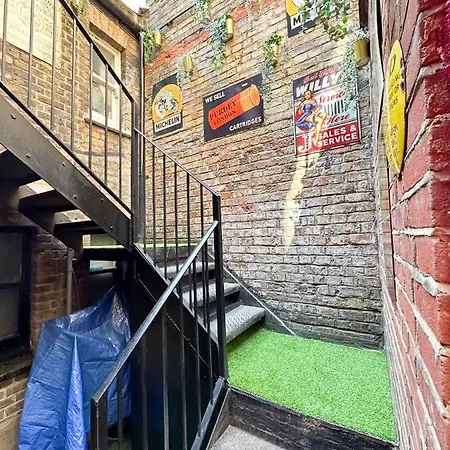 Pink Door Guesthouse-2