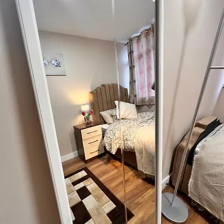 Canary Wharf Single Double And En-Suite Rooms-2