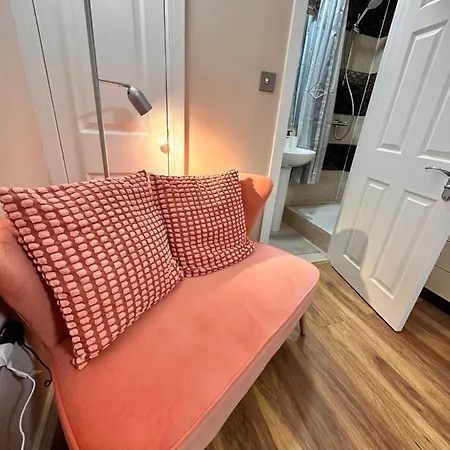 Canary Wharf Single Double And En-Suite Rooms-3
