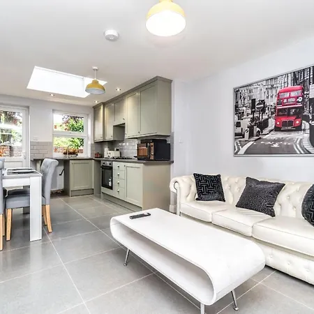 Bright Guest House In Canary Wharf-2