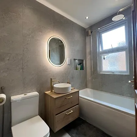 Luxe & Cozy Stay Muswell Hill Beautifully Presented Free Parking-2