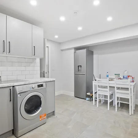 Luxury Hackney Suites-2