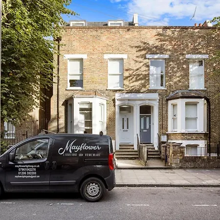 Luxury Hackney Suites-3