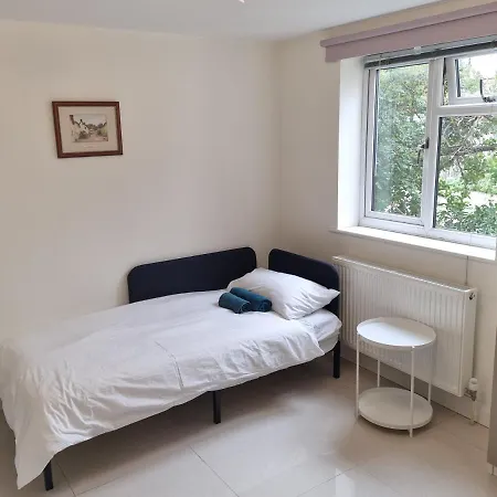 Single Room With En-Suite Shower Room In Zone 1 London-2