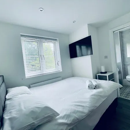 Riverside Premium En suite Double Room E14-3