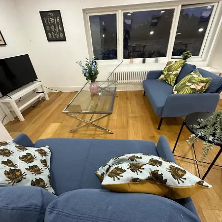 Super 1 Bedroom In A Stunning Apartment With Shared Kitchen And Living Room - 2C The Charteris-3