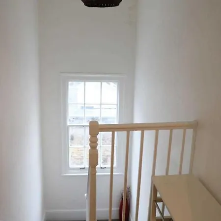 Tanta Flat Near Victoria Station-2