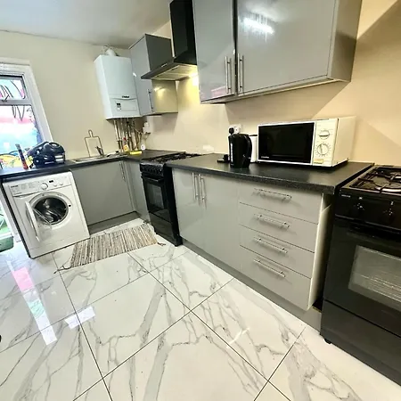 Bethnal Green Rooms R3-3