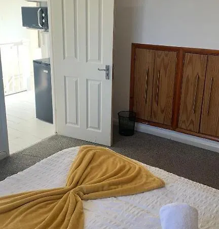 South London Comfy Large Double Bedroom 04-3