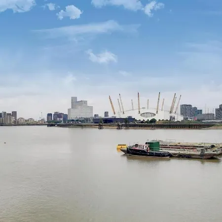 Double Bedroom With Bathroom En Suite In London Docklands Canary Wharf E14-3