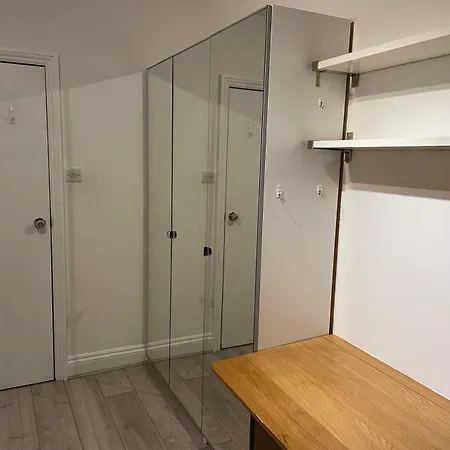 Double Bedroom With Bathroom En Suite In London Docklands Canary Wharf E14-2