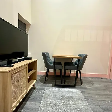 Cozy En-Suite Loft In Trendy Local-2