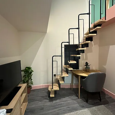 Cozy En-Suite Loft In Trendy Local-3