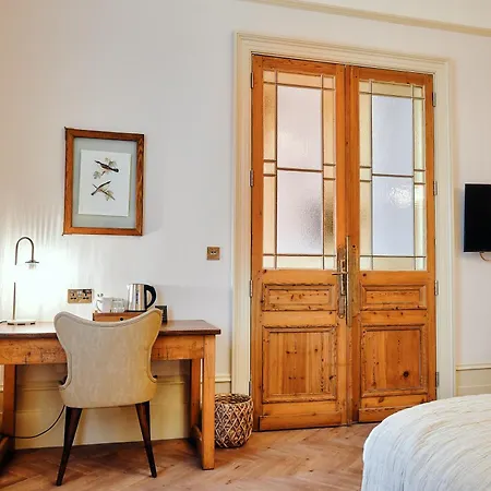 The Black Lion Pub & Boutique Guesthouse-2