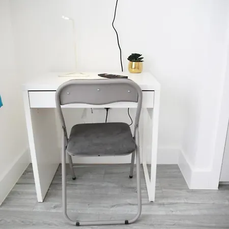 Cricklewood Deluxe Ensuite Room-3
