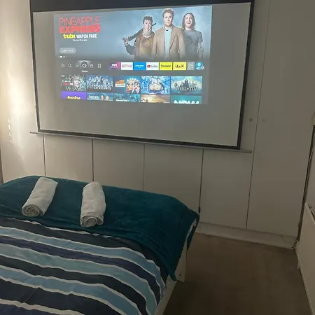 Self-Contained En-Suite Room Very Close To Wembley Stadium-2