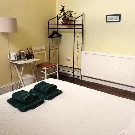 Room With Luxury Private Bathroom And Independent Entrance Near Tube-3