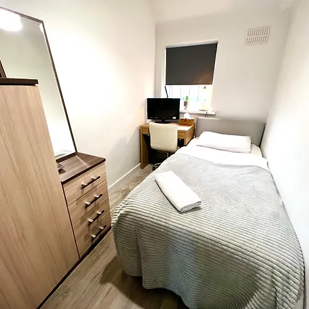 Lovely Single Room-3