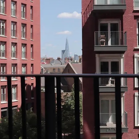 Luxury 2 Bed Apartment Vauxhall, Balcony, Sleeps 6, Central London - Open For Business Stays, Long Stays, Families Relocating-2