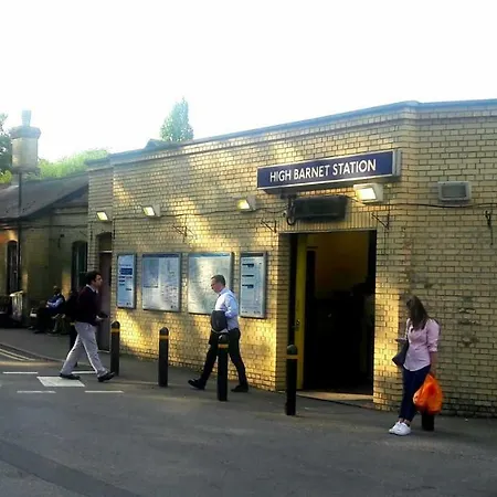 Barnet 3 Bedroom House-2